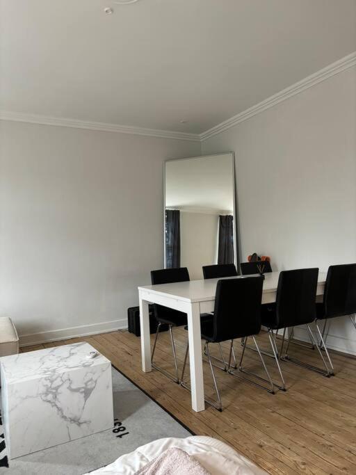 Centralt Lejlighed I Aalborg C - Budolfi Экстерьер фото